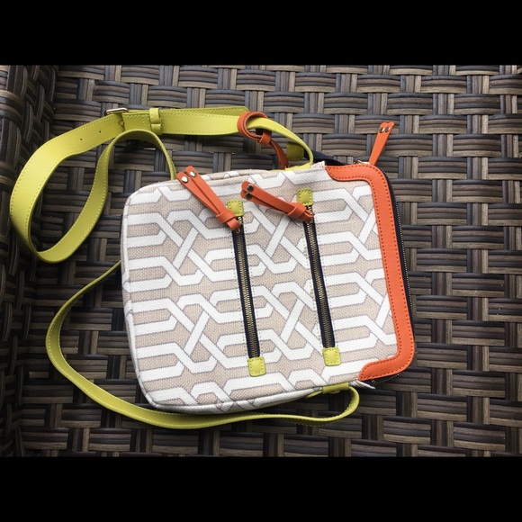 Spartina 449 purse/messenger bag with iPad pocket - Picture 2 of 5